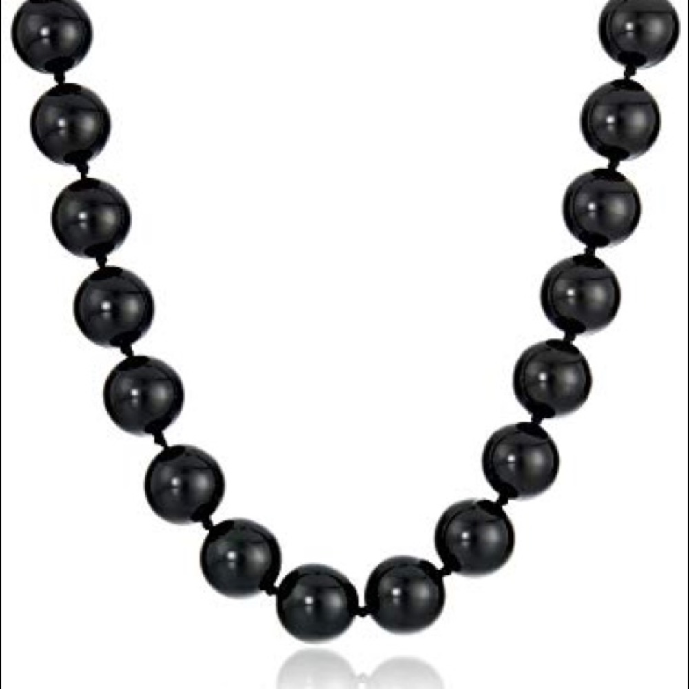 Retro black bead necklace